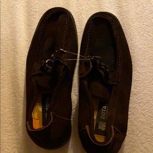 Suede zota shoe for all weather/ very confortable